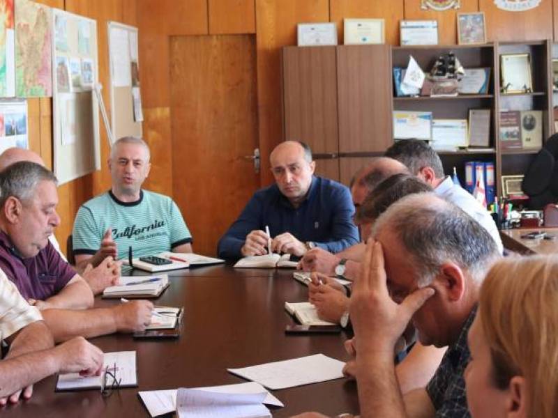 ცაგერის მუნიციპალიტეტის მერმა ლევან ზალკალიანმა სამუშაო თათბირი გამართა